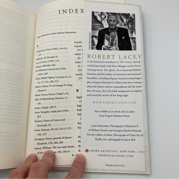 The Crown Book - Picture 2 of 6